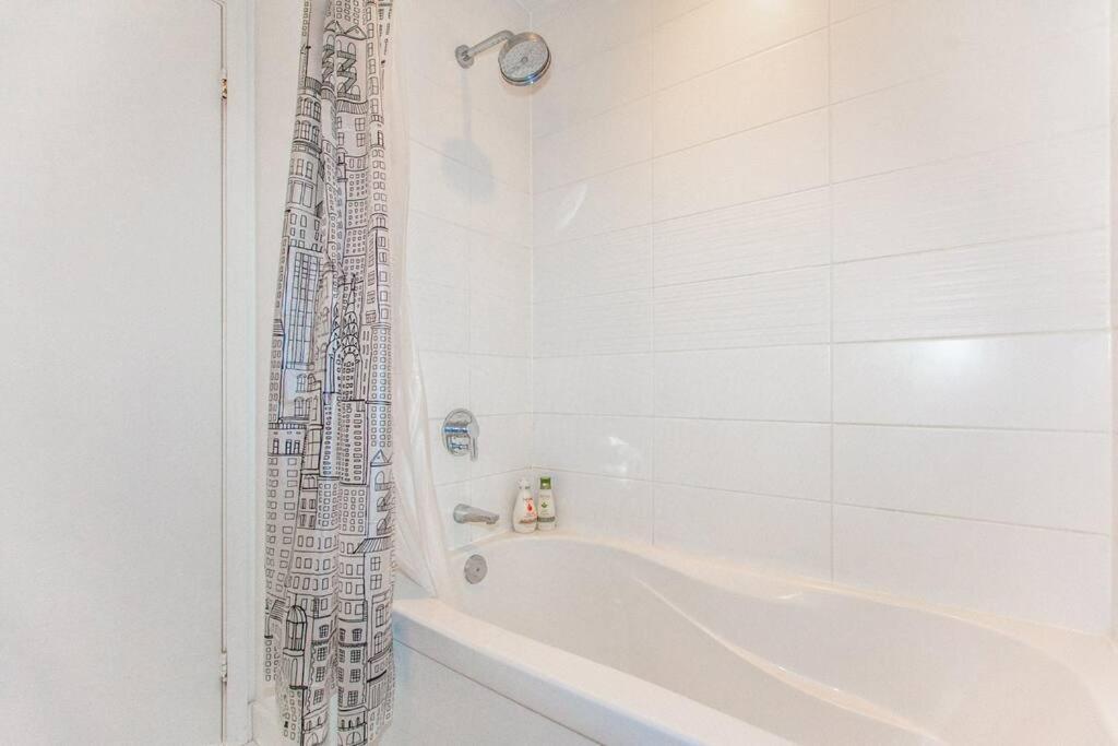 Stylish 2br W/stunning Lake & Sunset Views