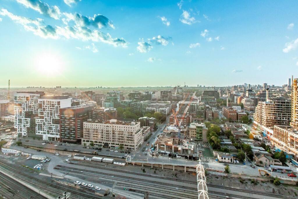 Stylish 2br W/stunning Lake & Sunset Views Toronto